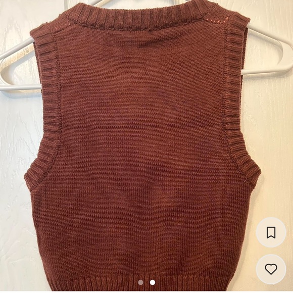 Women’s cropped sweater vest/ never warn/ new with tags/ size small - Picture 2 of 2